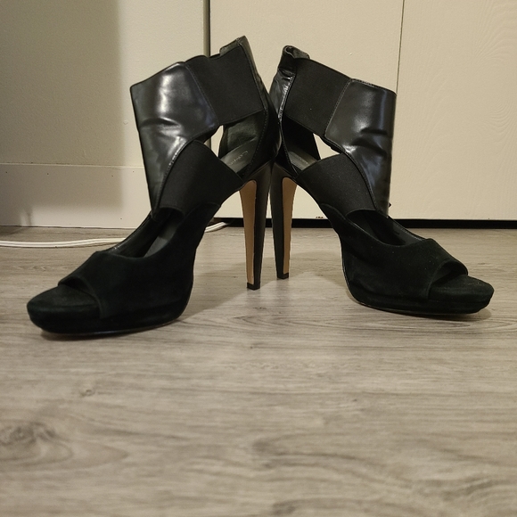 Calvin Klein Sonia Black Open Toe Heels - Picture 5 of 5